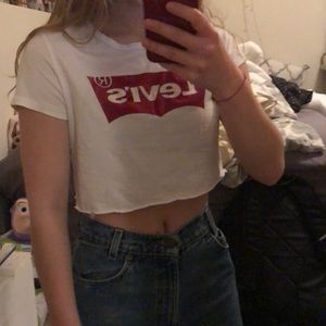 Cropped Levi’s shirt